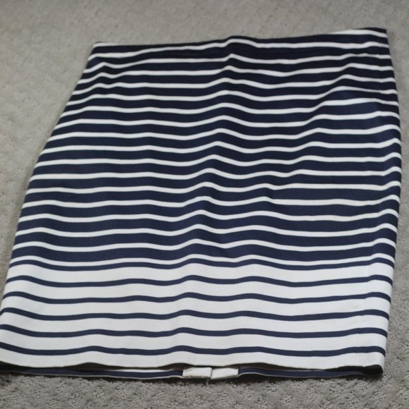 J. Crew Size 8 "The Pencil Skirt" Navy & Cream Striped Skirt - LIKE NEW - Picture 1 of 4